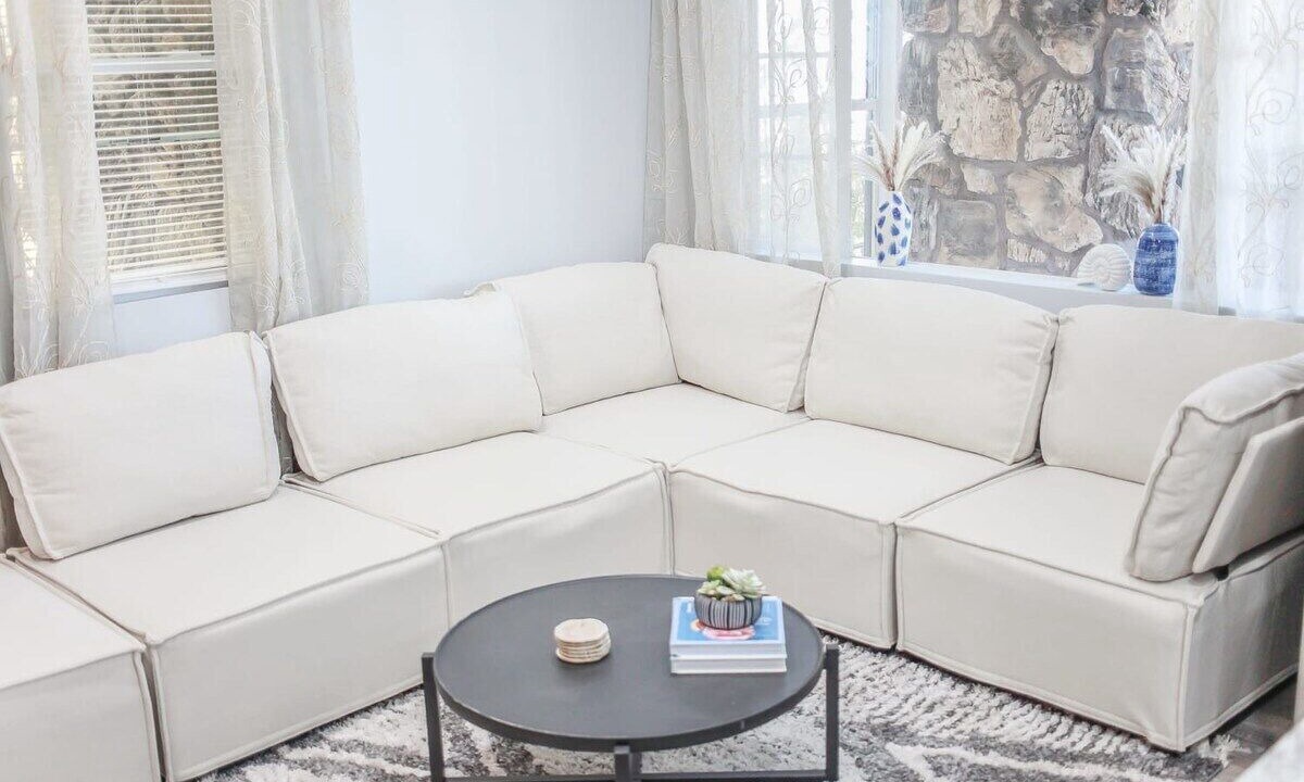 Photo of Livingroom in Fox Hill - Grandview