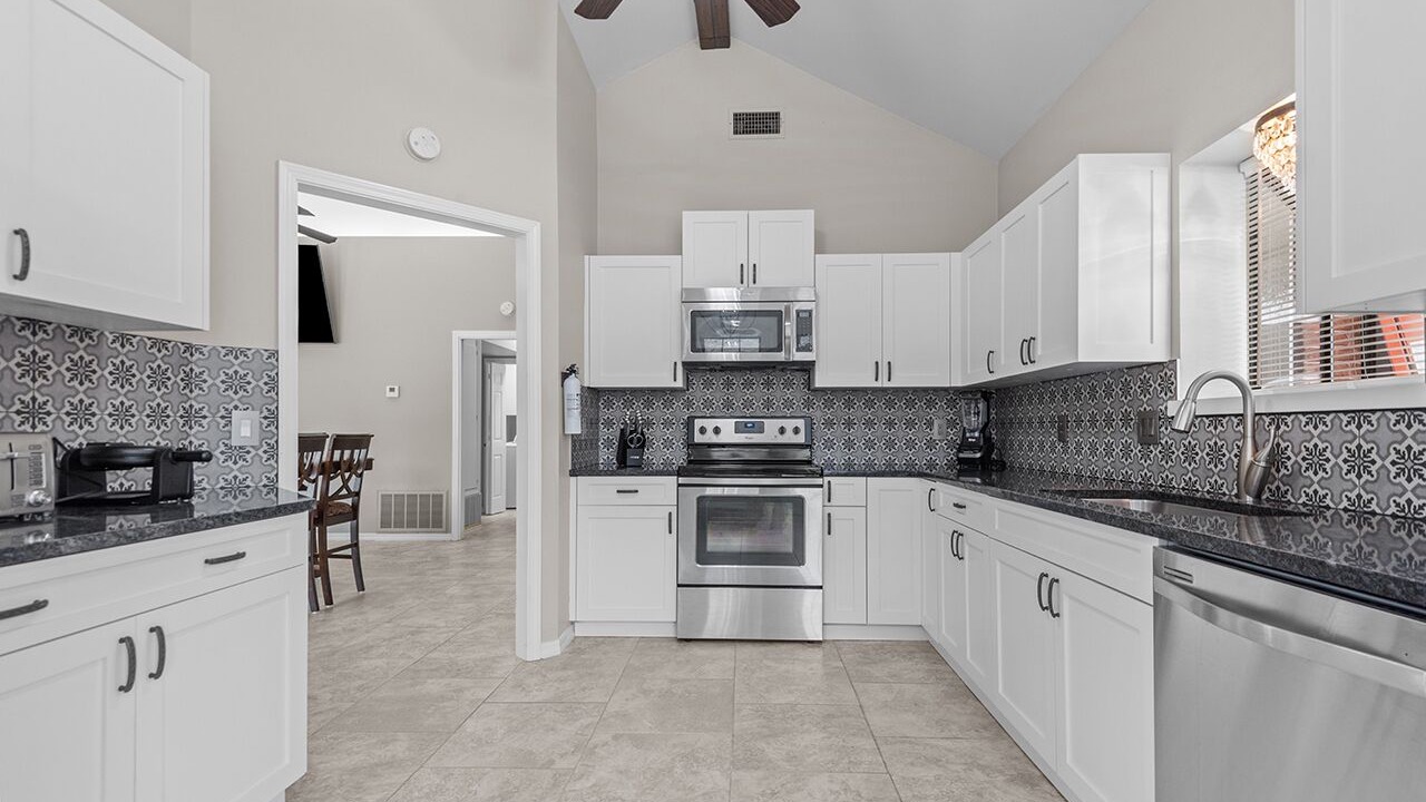 Photo of Kitchen in Crown Colony