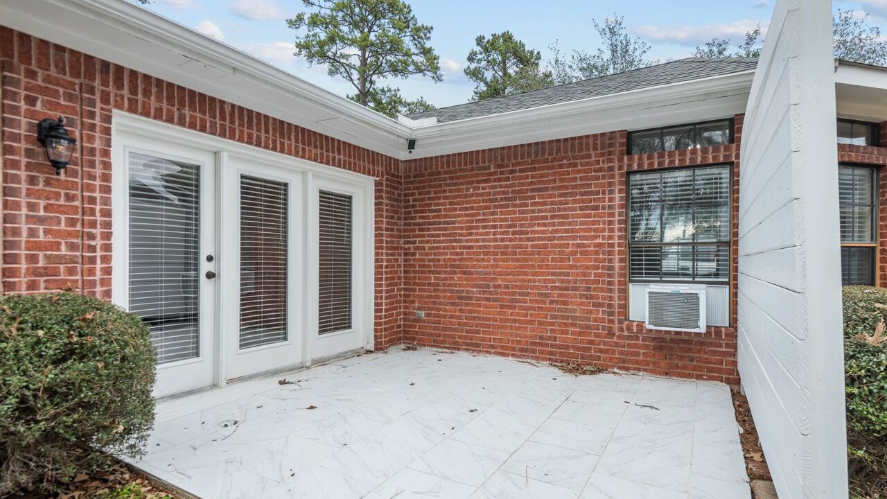 Photo of Outdoor in Crown Colony