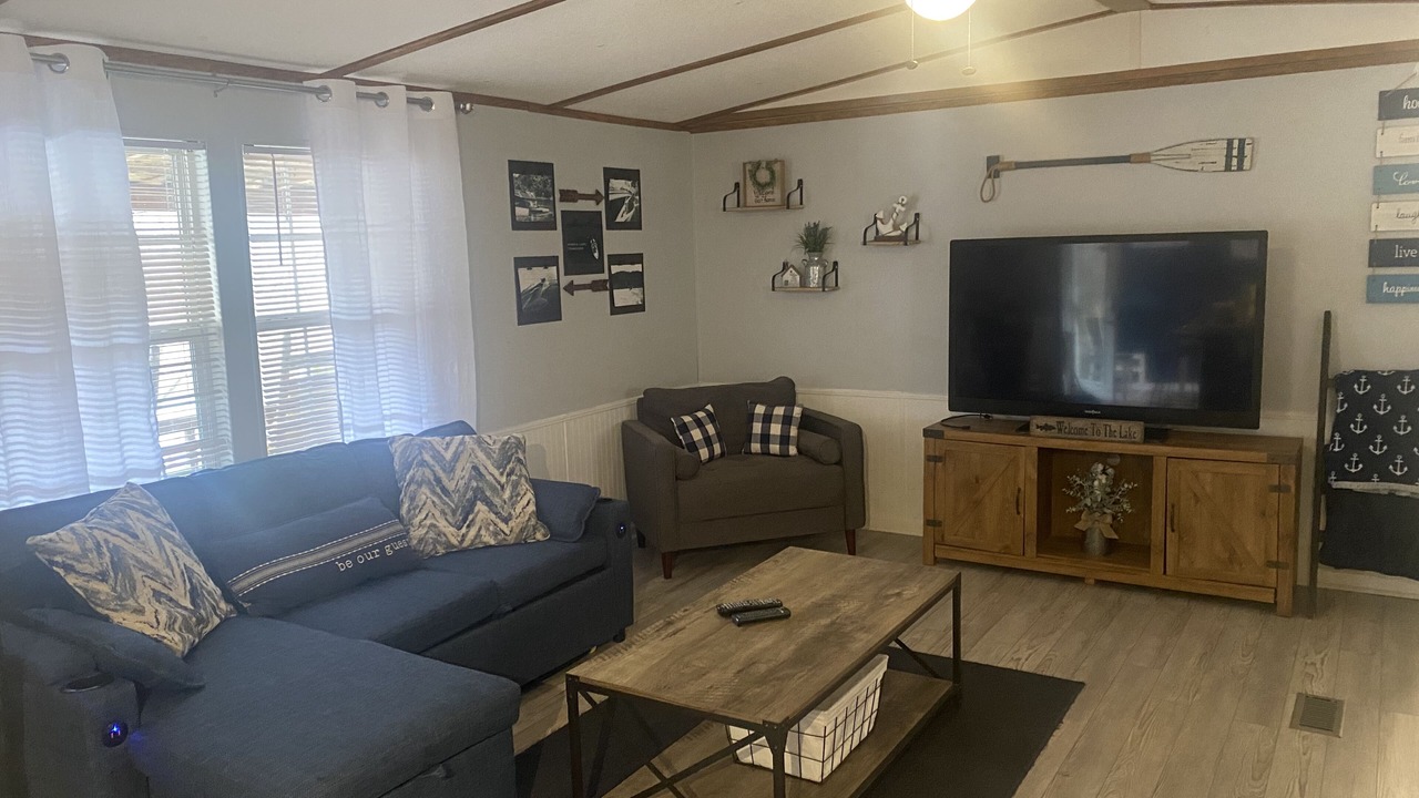 Photo of Livingroom in Flat Hollow Marina