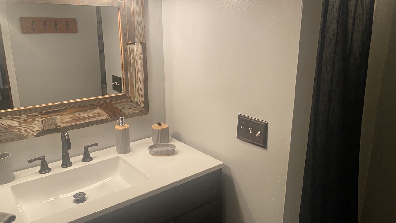 Photo of Bathroom in Flat Hollow Marina