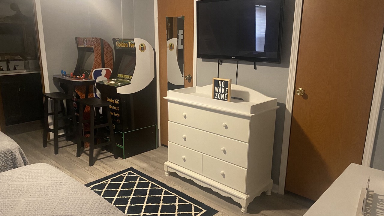 Photo of Bedroom in Flat Hollow Marina