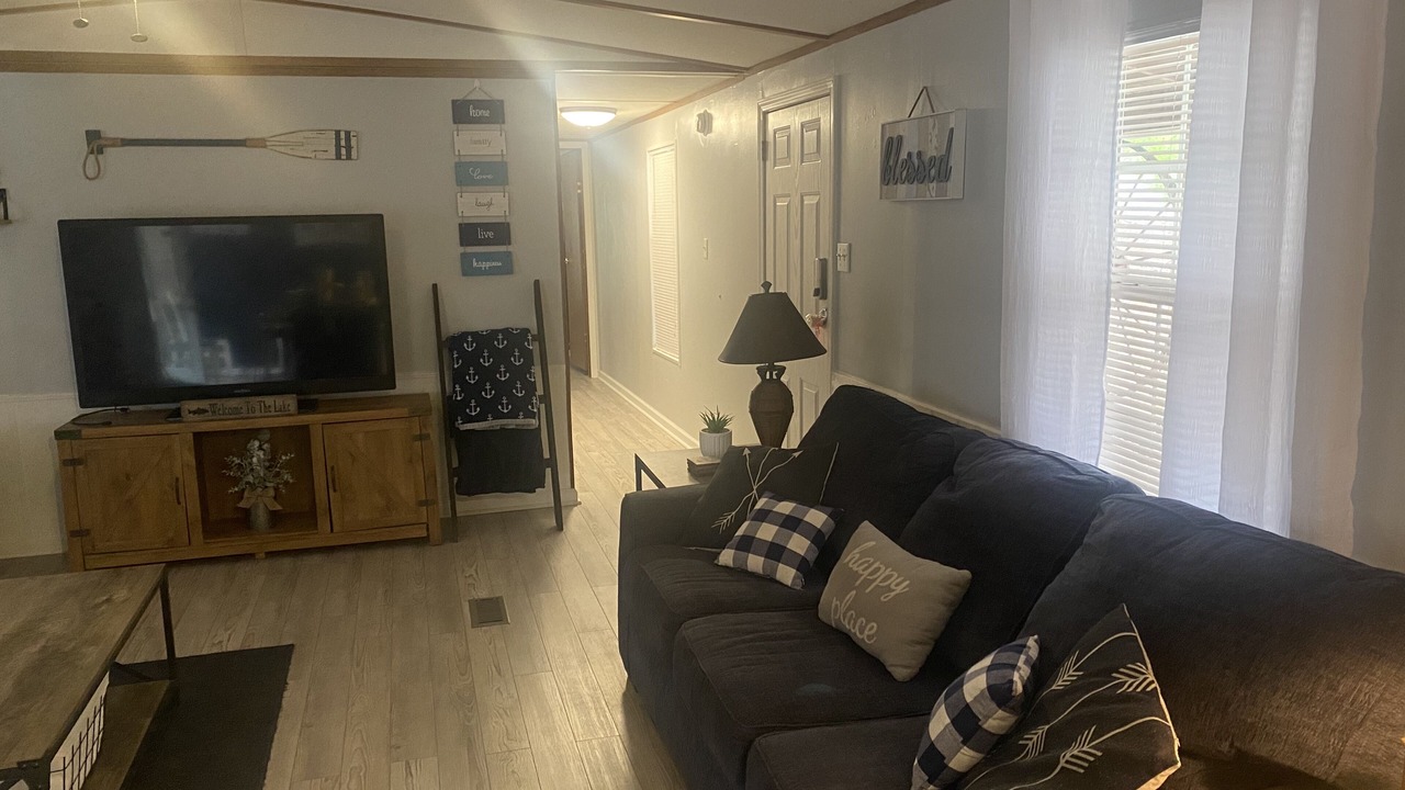Photo of Livingroom in Flat Hollow Marina