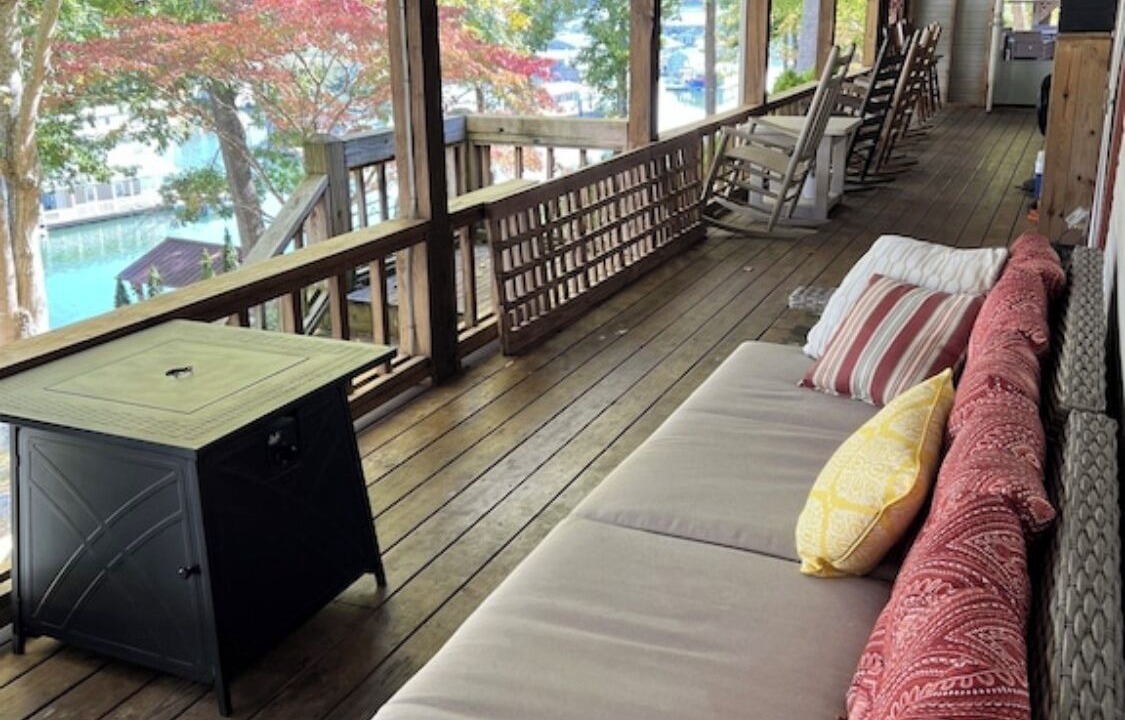 Photo of Patio Balcony in Flat Hollow Marina