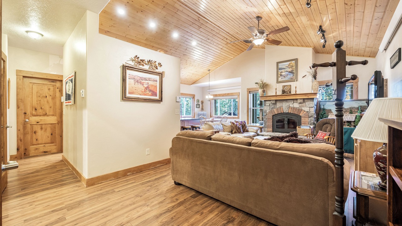 Photo of Livingroom in Star Valley Ranch