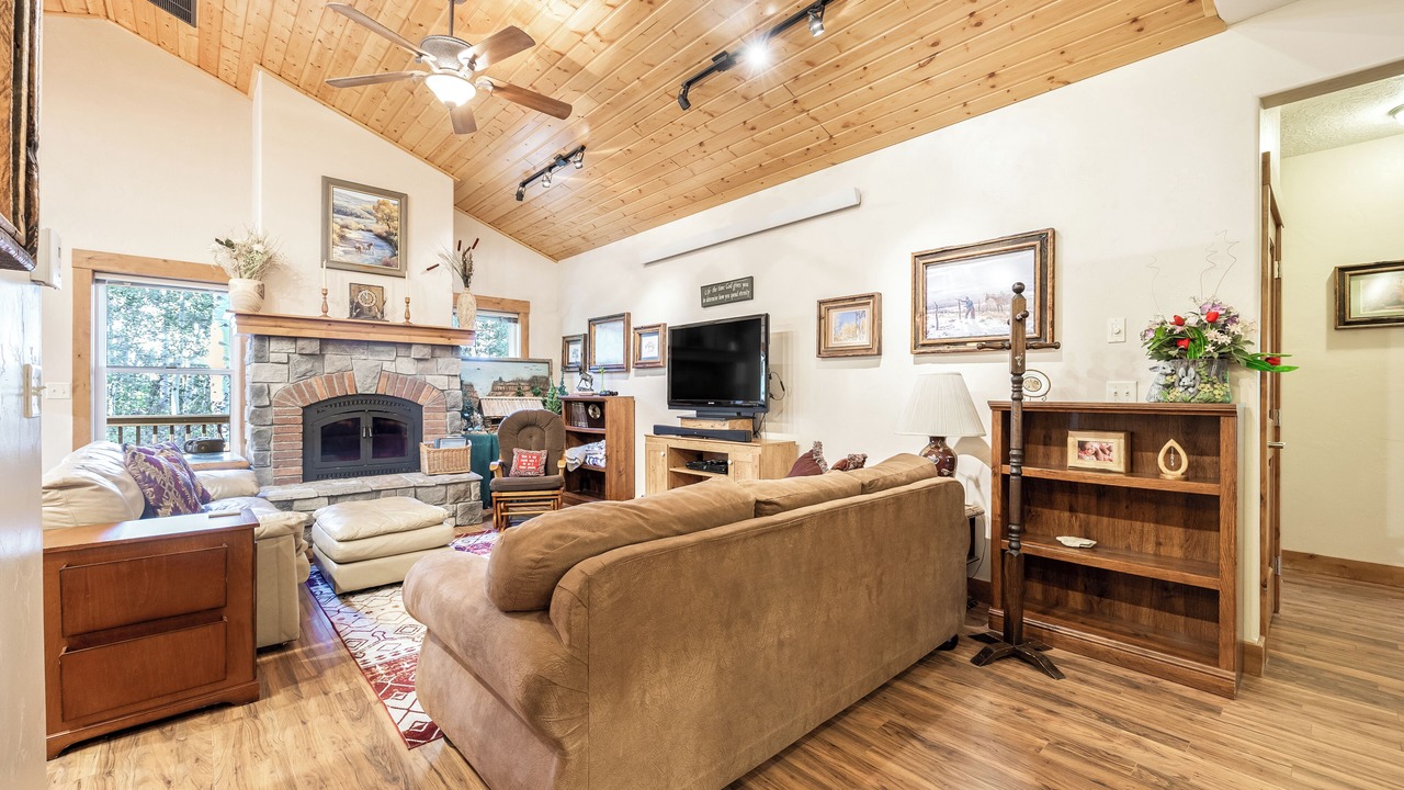 Photo of Livingroom in Star Valley Ranch