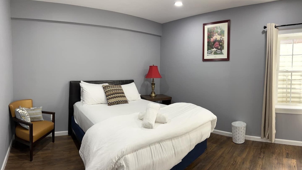 Photo of Bedroom in Baileys Crossroads
