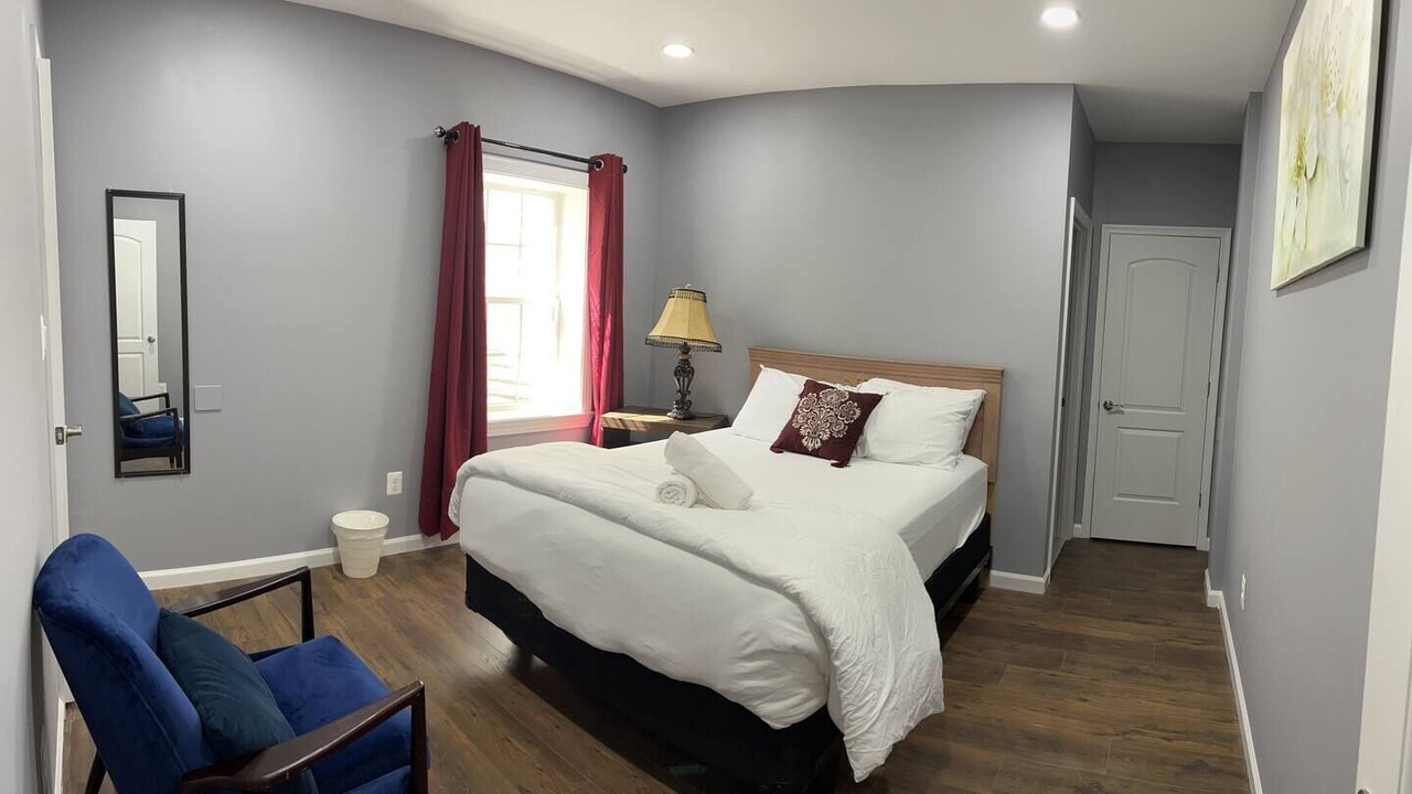 Photo of Bedroom in Baileys Crossroads