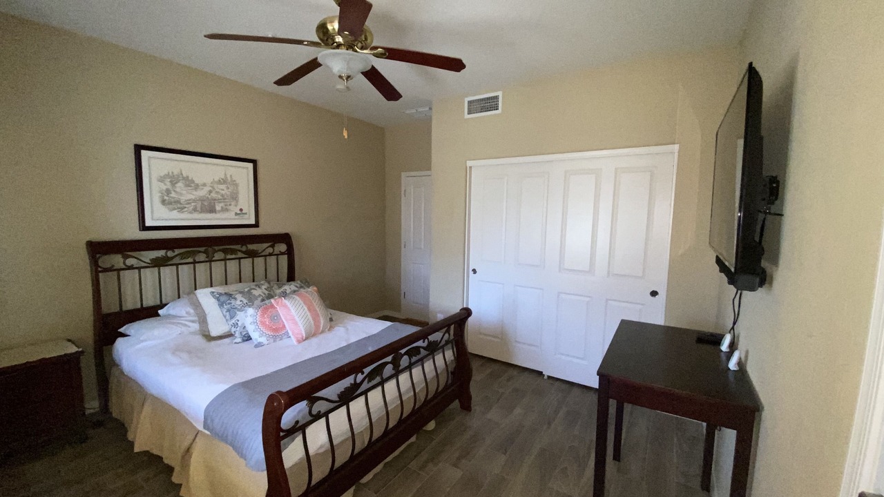 Photo of Bedroom in Palm Valley