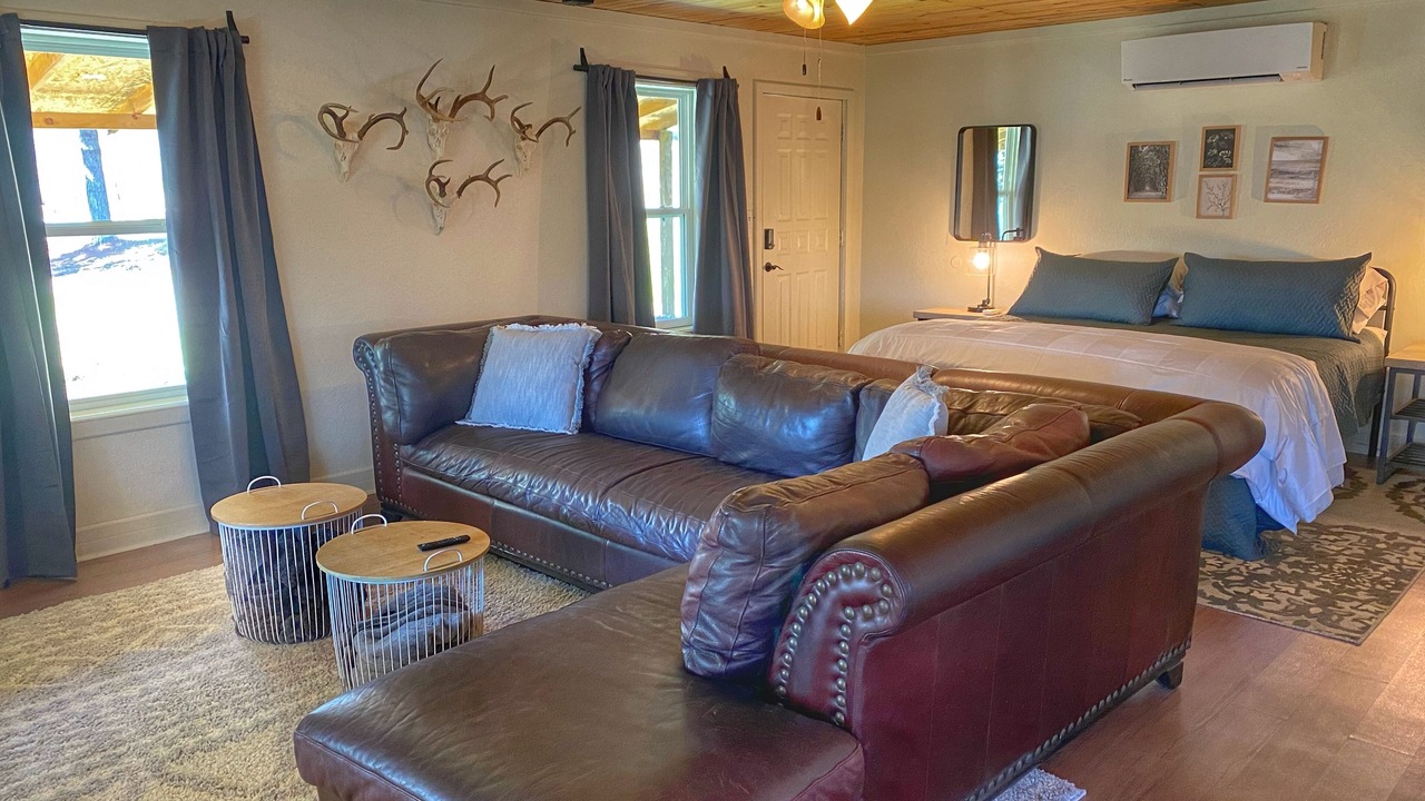 Photo of Livingroom in Mountainburg