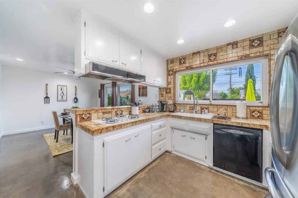 Photo of Kitchen in Canoga Park