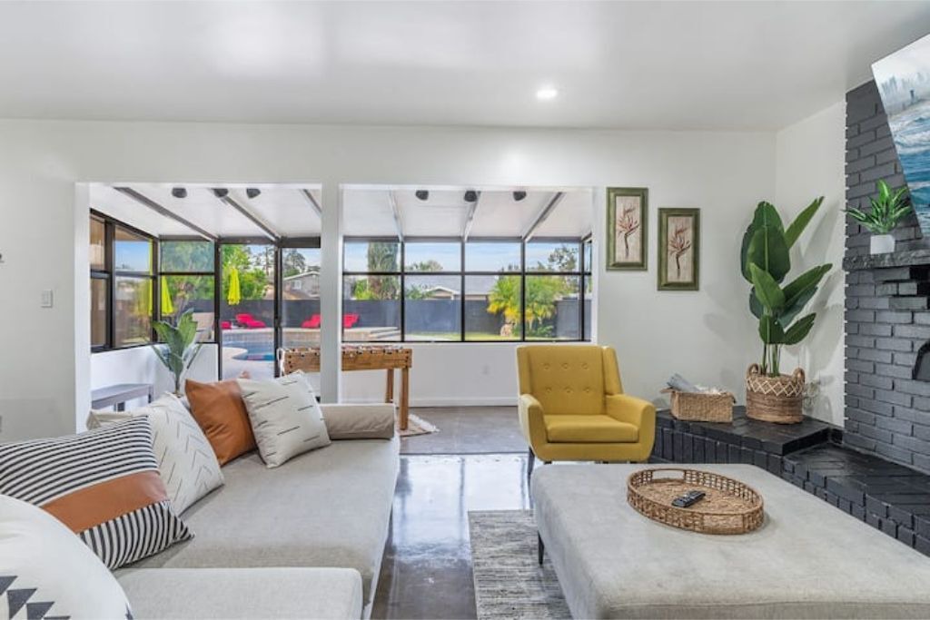 Photo of Livingroom in Canoga Park