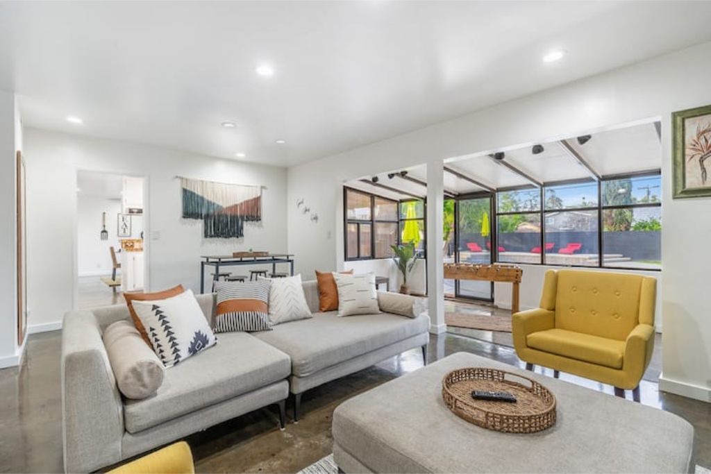 Photo of Livingroom in Canoga Park