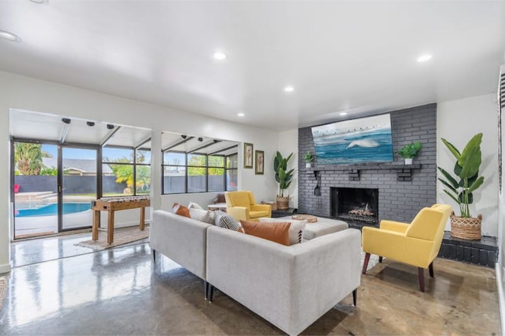 Photo of Livingroom in Canoga Park