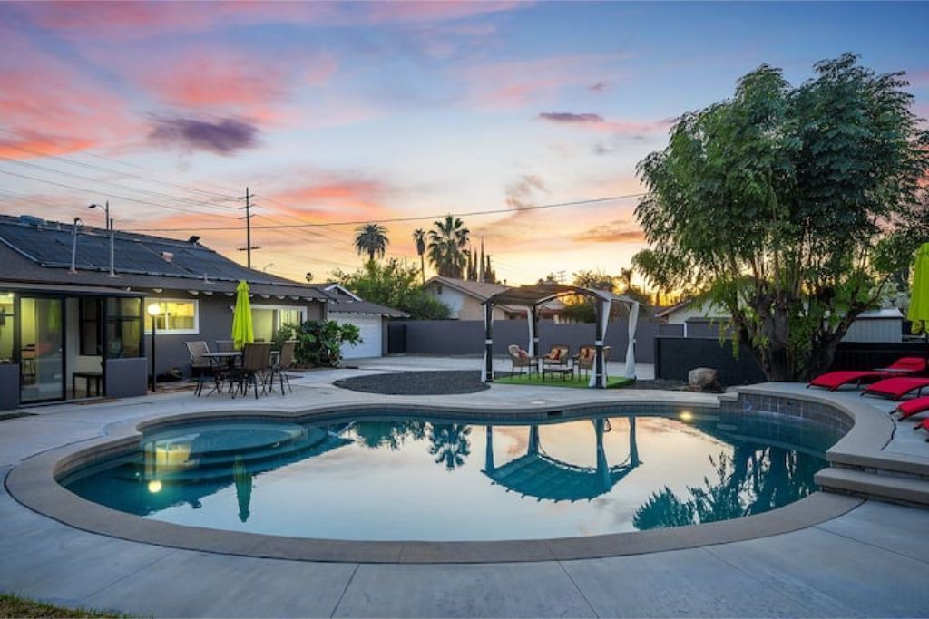 Photo of Outdoor in Canoga Park