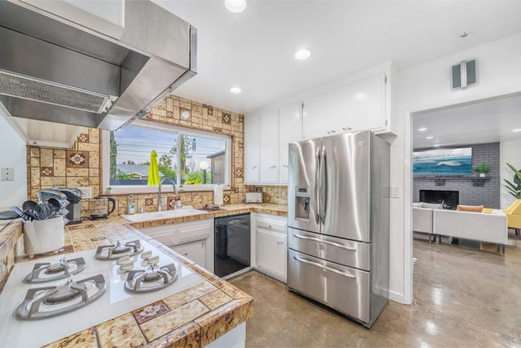 Photo of Kitchen in Canoga Park