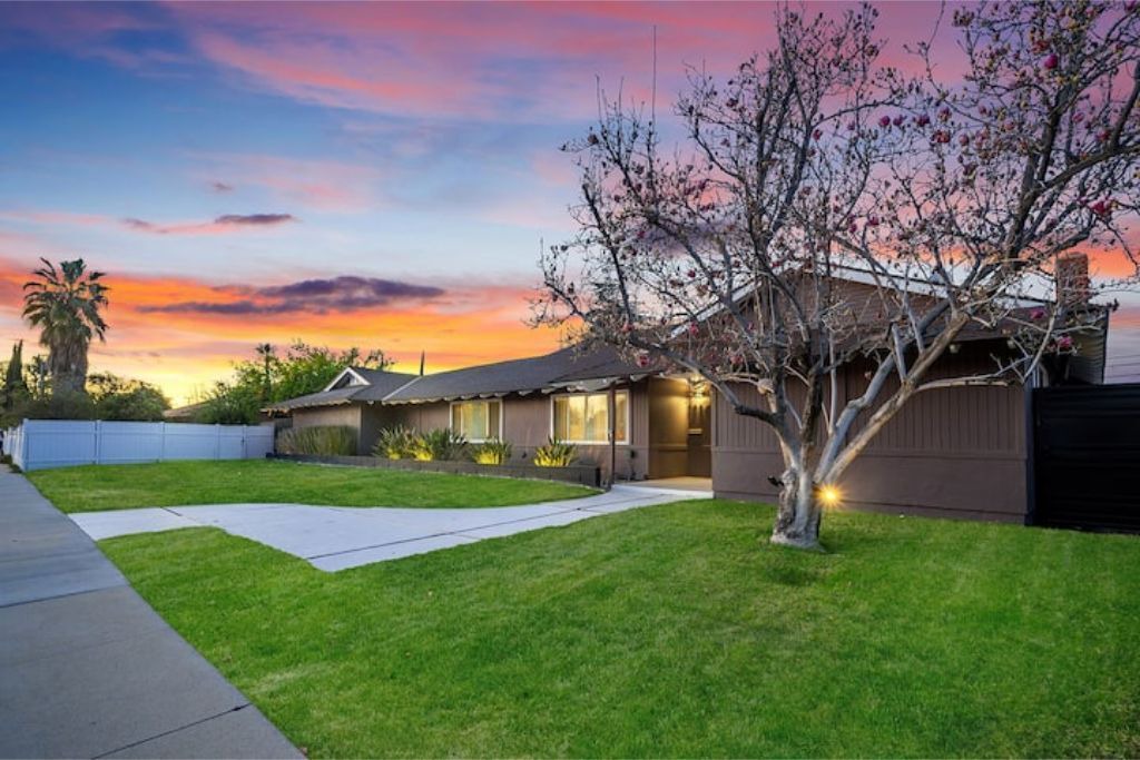Photo of Outdoor in Canoga Park
