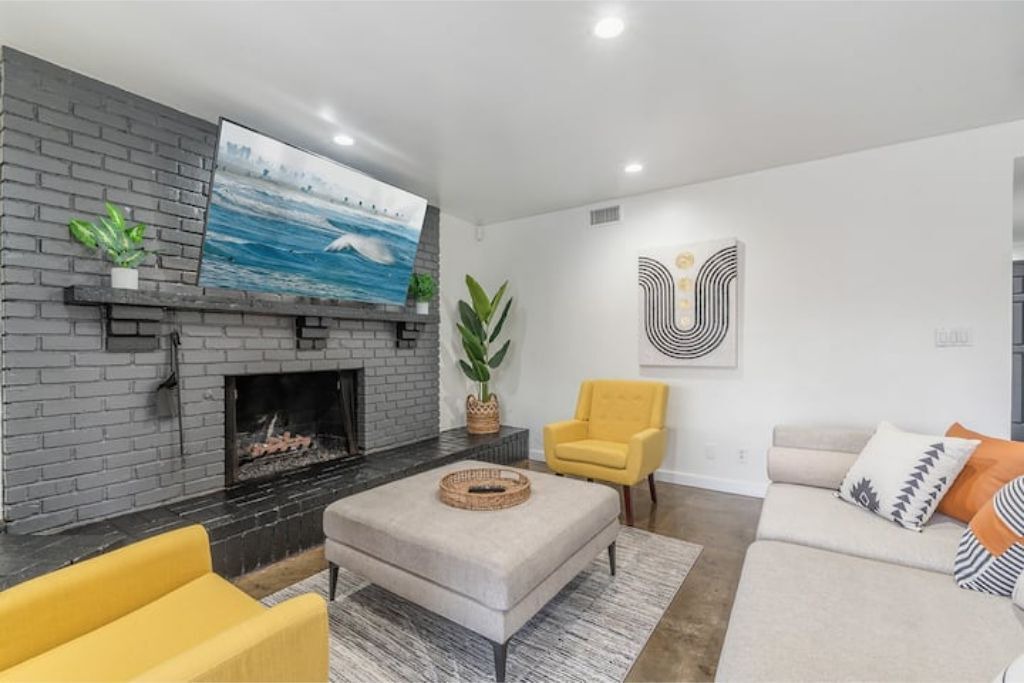 Photo of Livingroom in Canoga Park