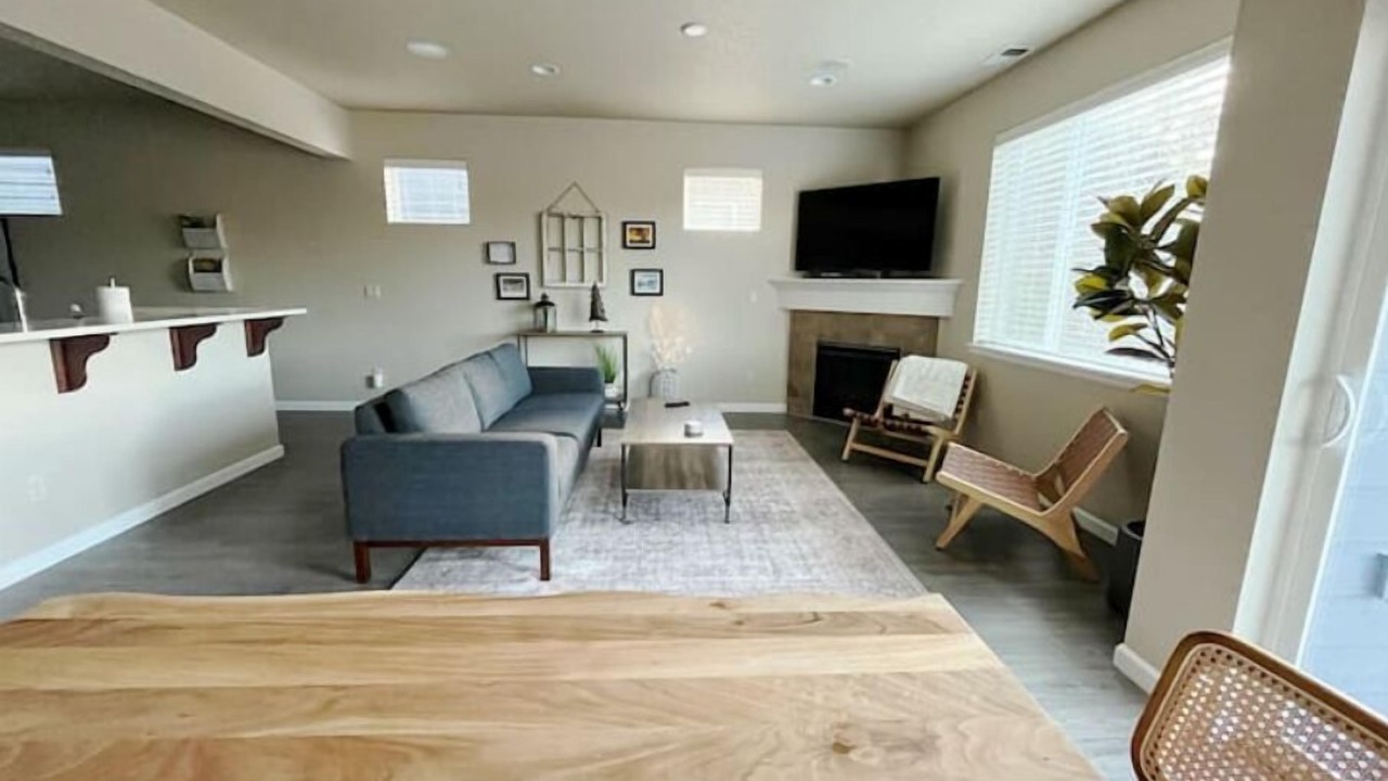 Photo of Livingroom in Aloha