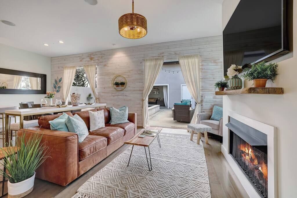 Photo of Livingroom in Butler Beach