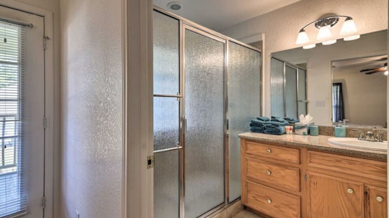 Photo of Bathroom in El Lago