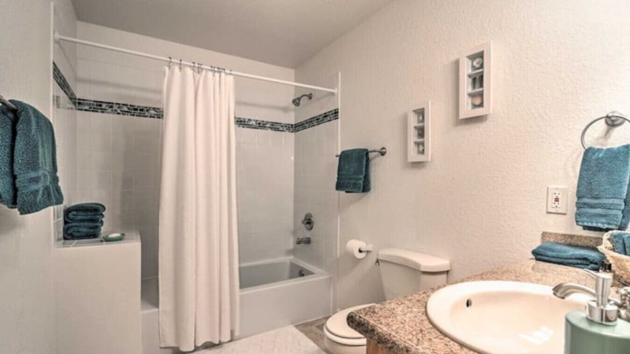 Photo of Bathroom in El Lago