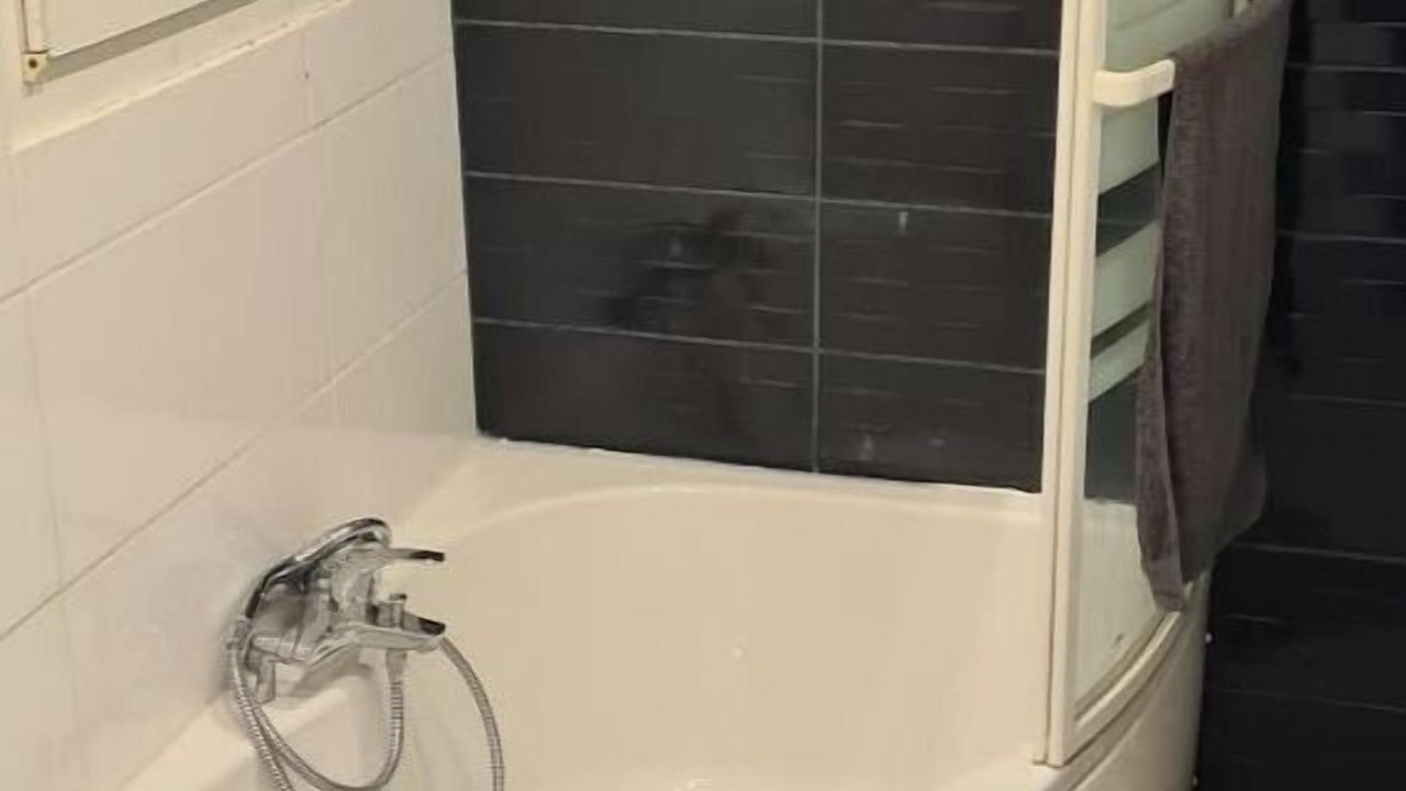 Photo of Bathroom in Poincare - Foch - Anatole France - Croix de Bourgogne