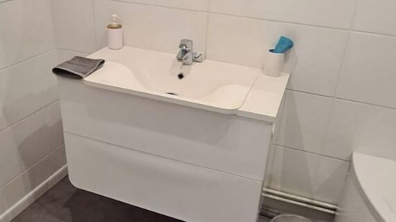 Photo of Bathroom in Poincare - Foch - Anatole France - Croix de Bourgogne