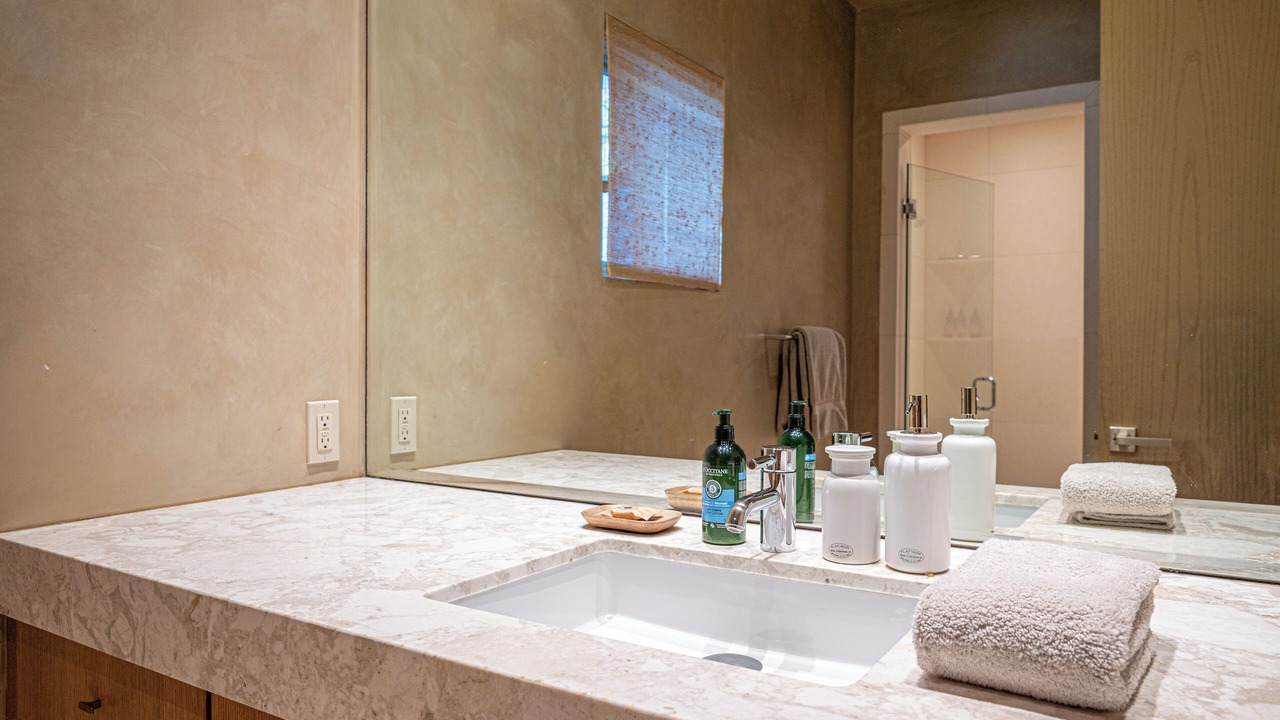 Photo of Bathroom in La Tierra