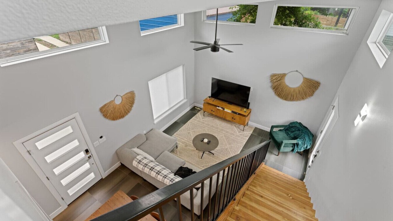 Photo of Livingroom in MLK