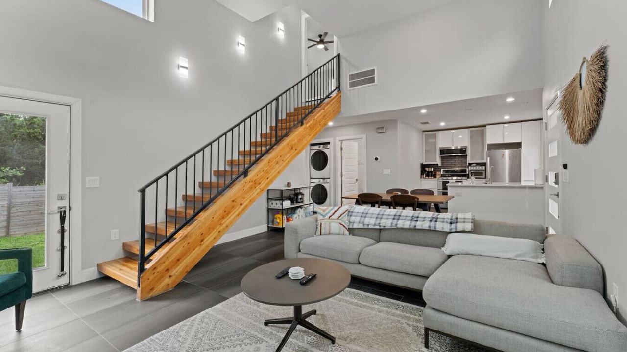 Photo of Livingroom in MLK