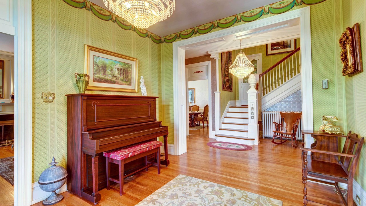 Photo of Bedroom in Oakland