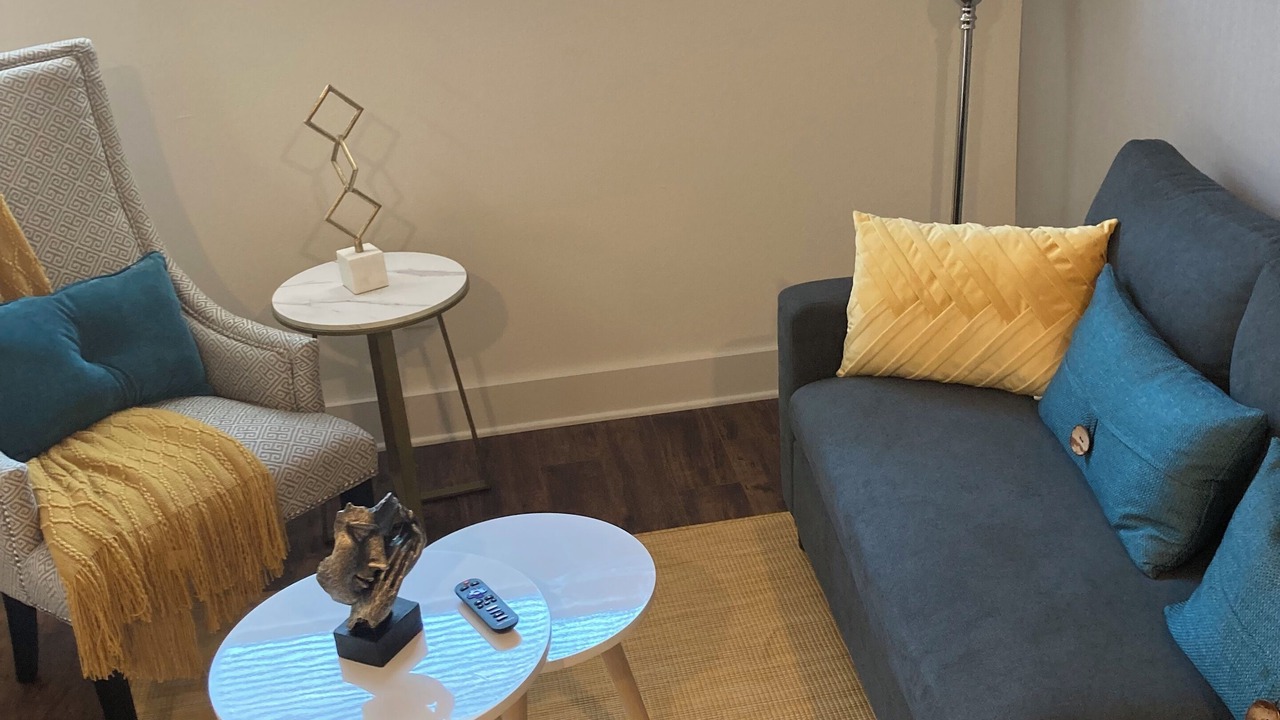 Photo of Livingroom in Peak's Suburban Addition