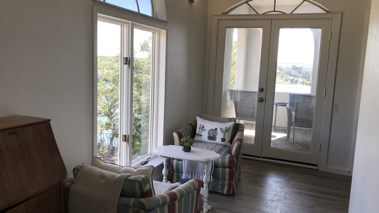 Photo of Livingroom in Graford