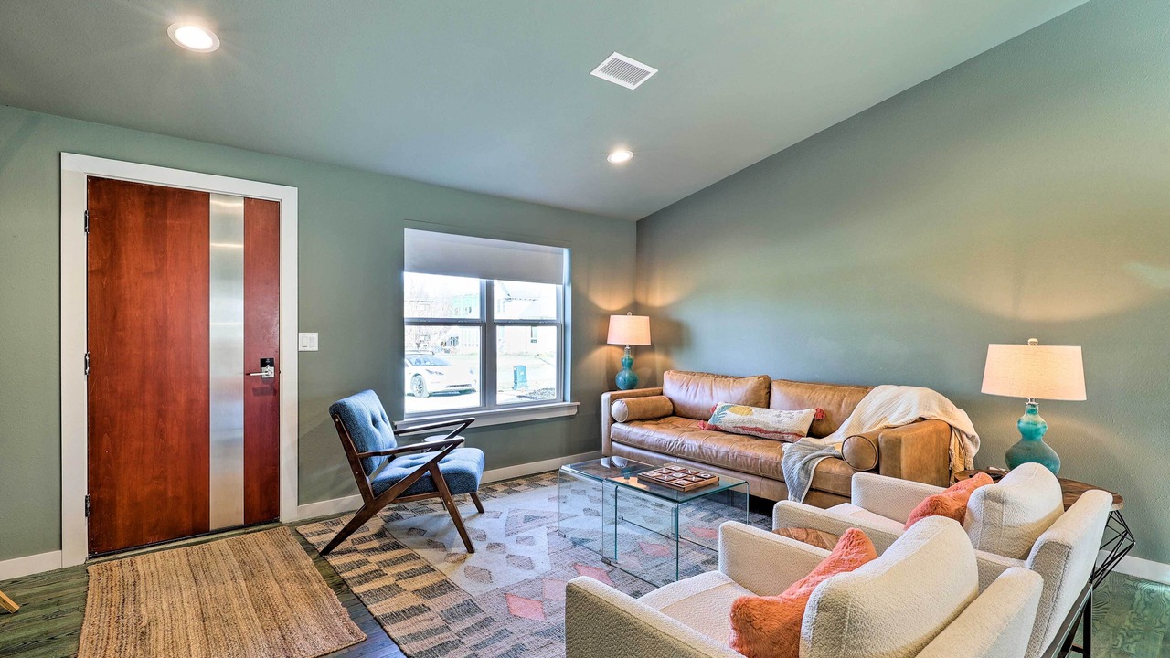 Photo of Livingroom in Downtown