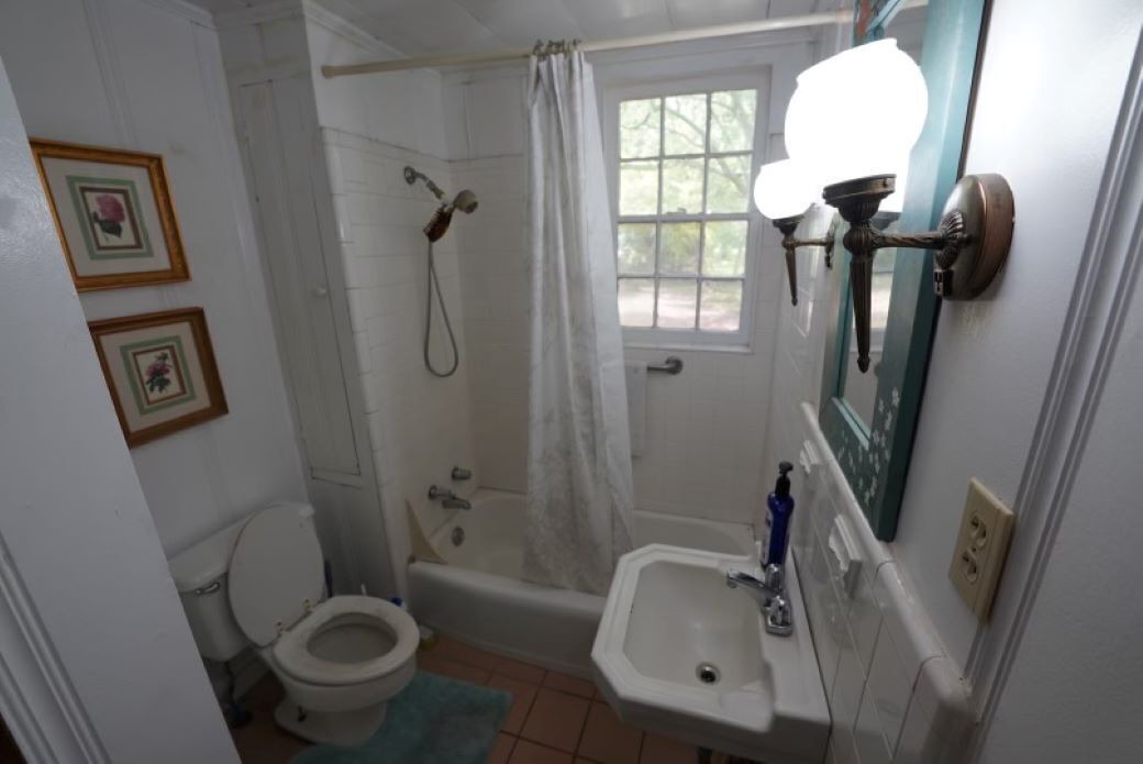 Photo of Bathroom in Port Allen