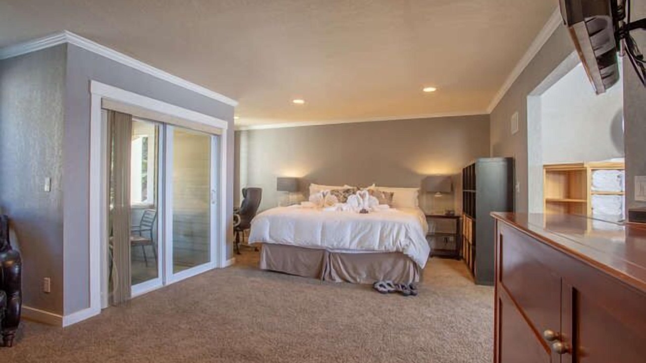 Photo of Others in Roads End