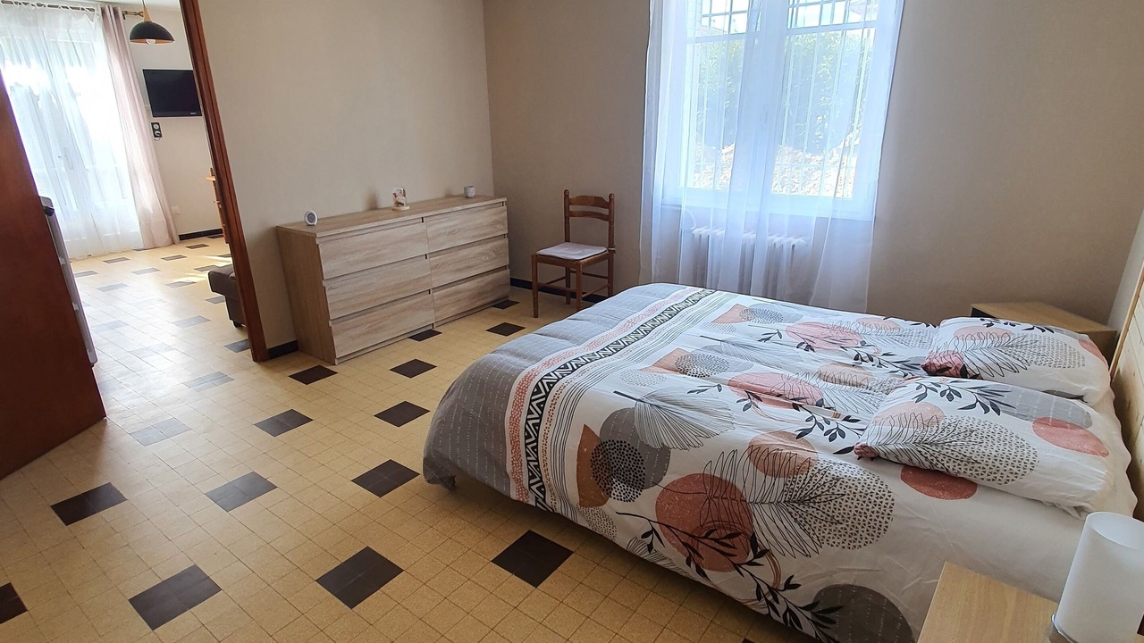 Photo of Bedroom in Orange