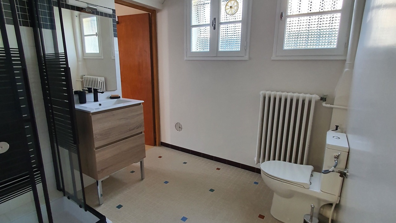 Photo of Bathroom in Orange