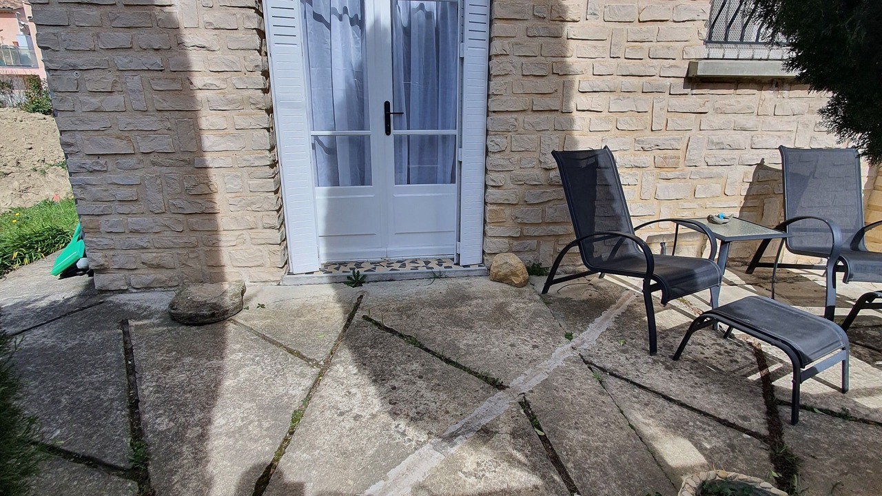 Photo of Patio Balcony in Orange