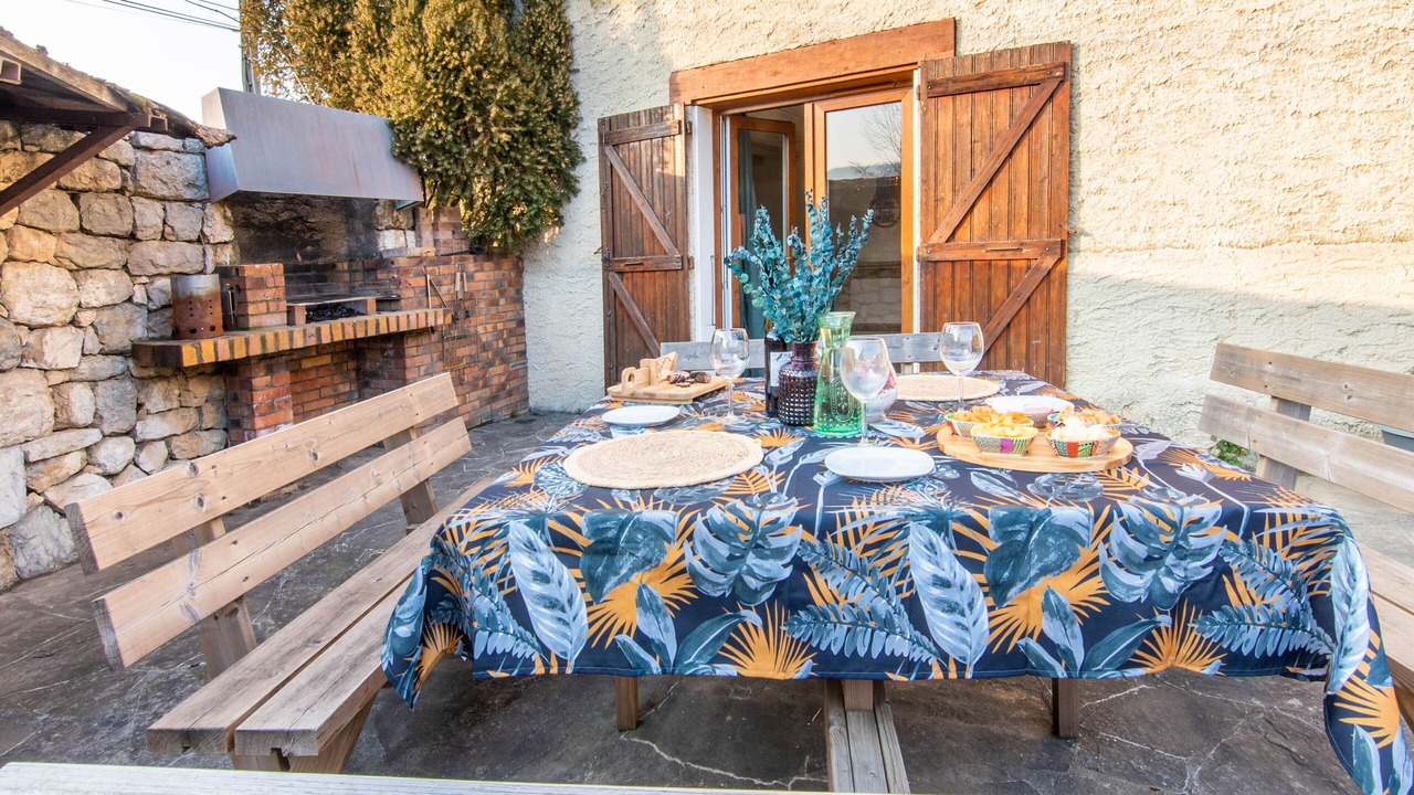 Photo of Outdoor in Venon