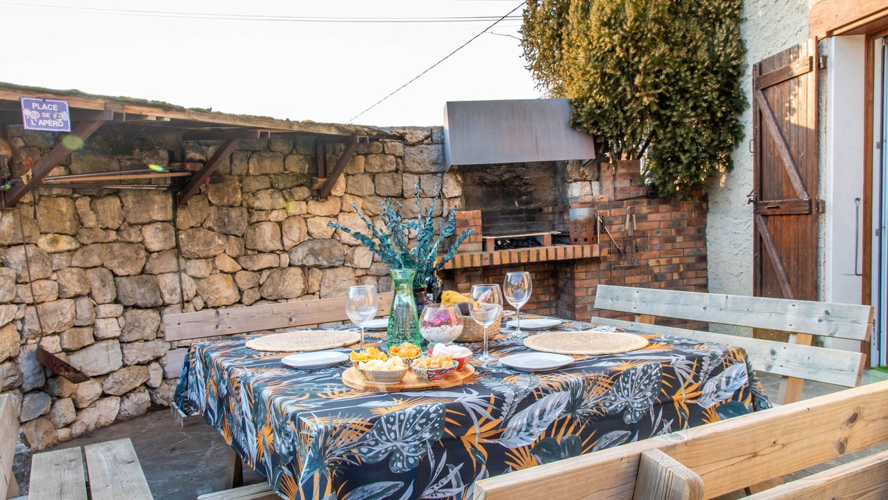 Photo of Outdoor in Venon