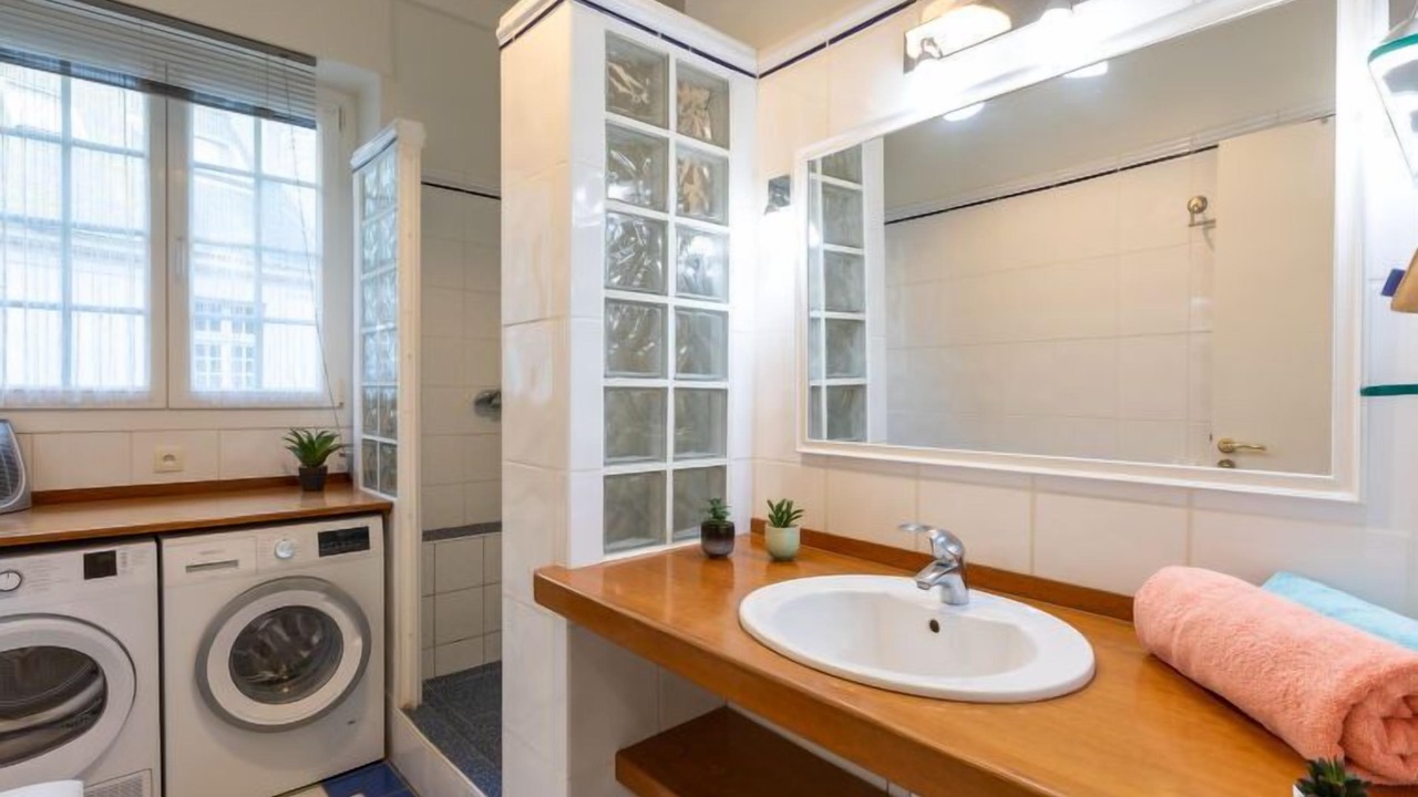 Photo of Bathroom in Intra Muros