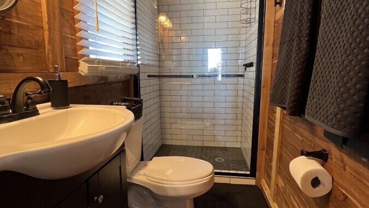 Photo of Bathroom in Hemphill