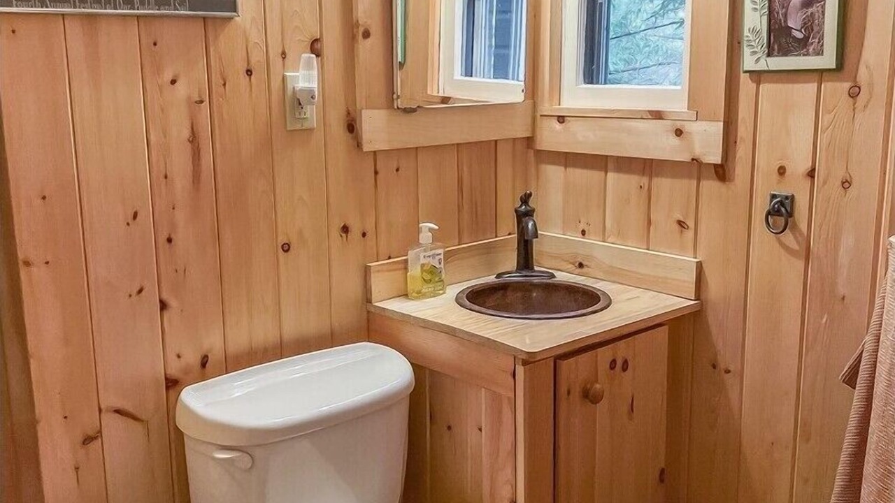 Photo of Bathroom in Town of Webb