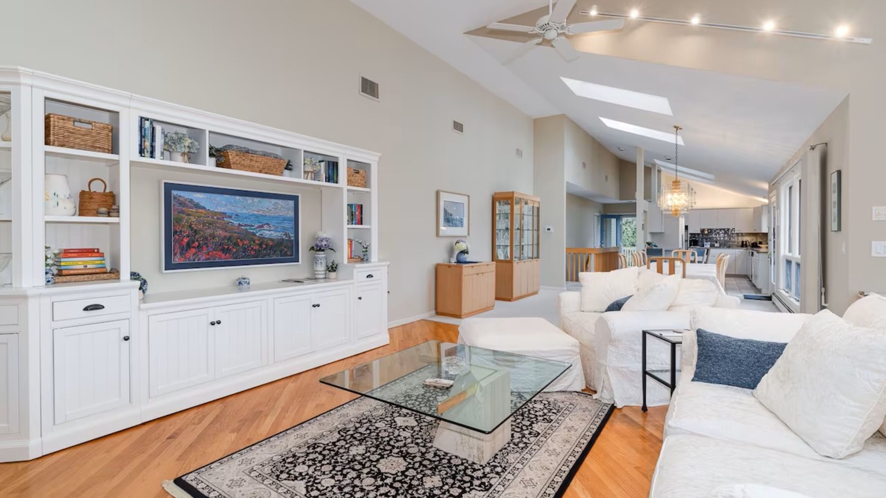 Photo of Livingroom in Popponesset