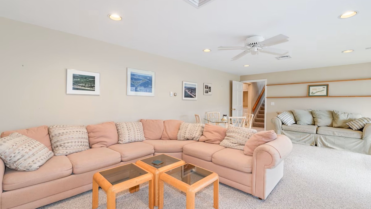 Photo of Livingroom in Popponesset