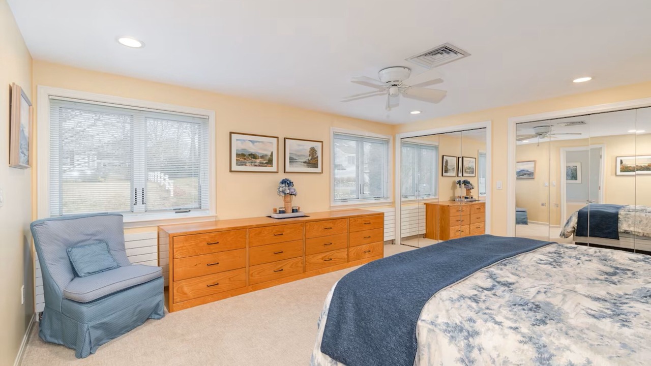 Photo of Bedroom in Popponesset