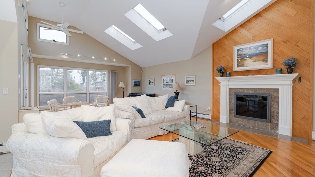 Photo of Livingroom in Popponesset