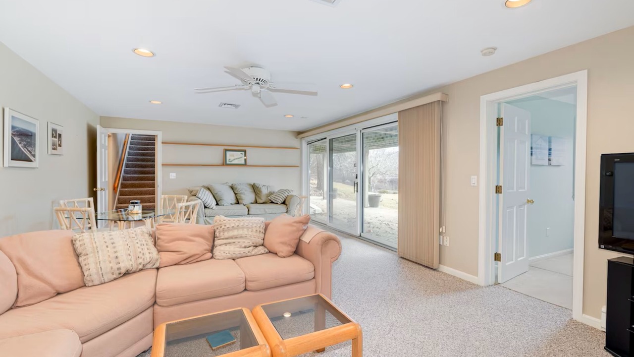 Photo of Livingroom in Popponesset